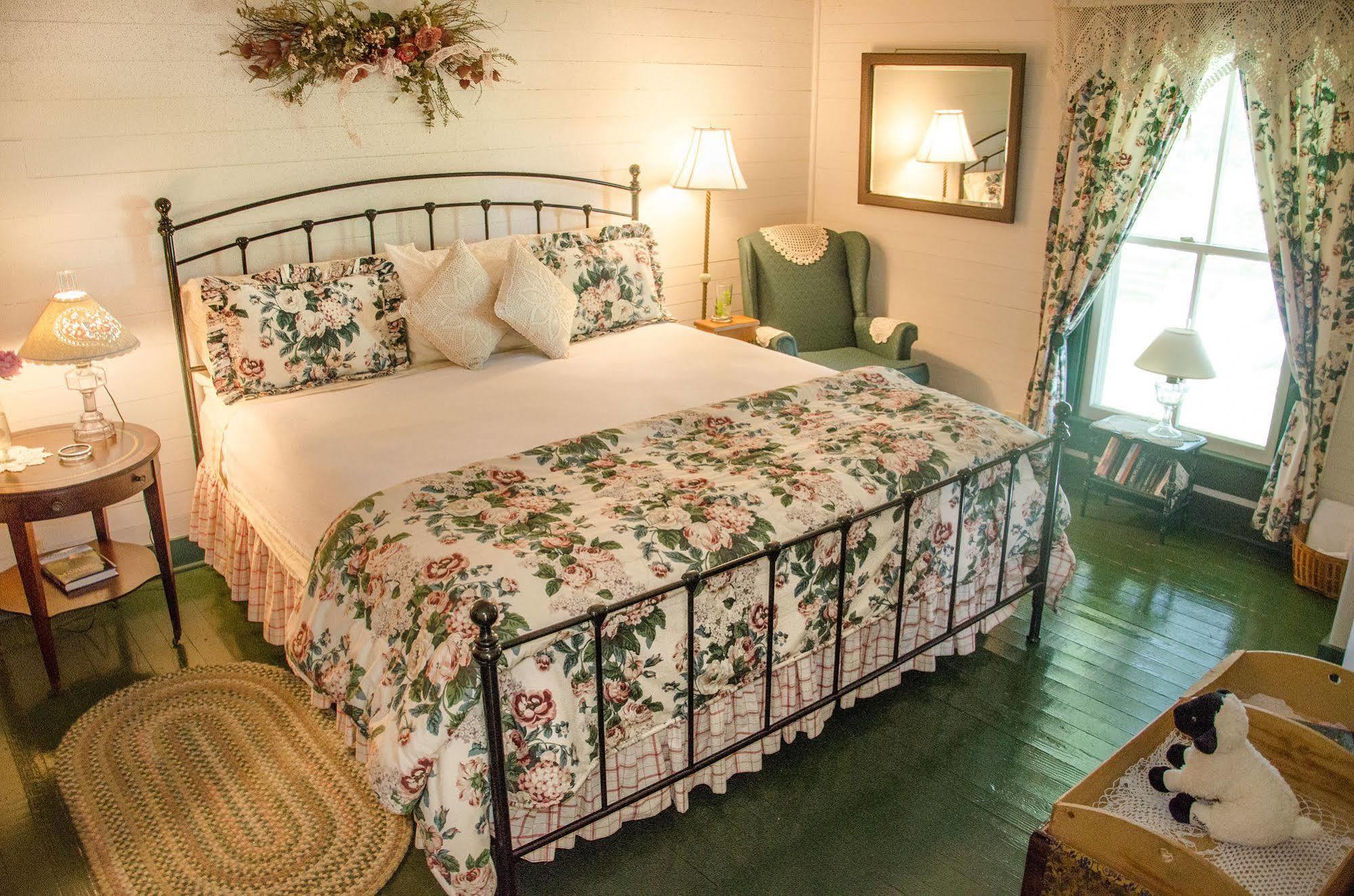 The Bed And Breakfast At Peace Hill Charles City 外观 照片